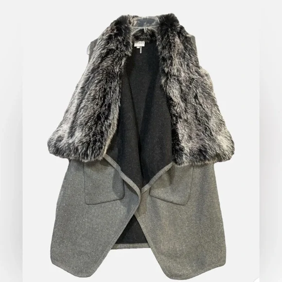 Sioni•size S/M•Shawl Vest•Faux-Fur Collar Size - Picture 2 of 8